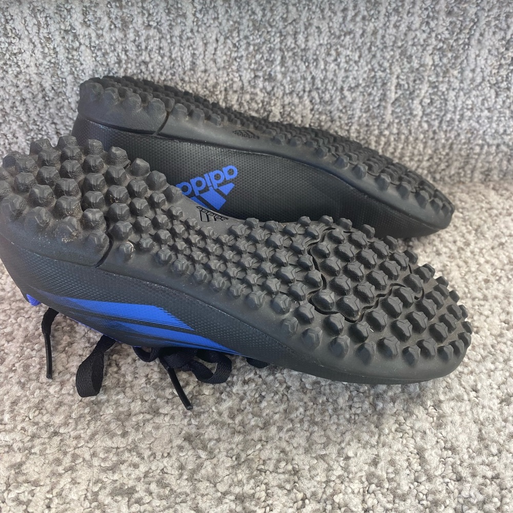 LIKE NEW Indoor soccer shoes size 1